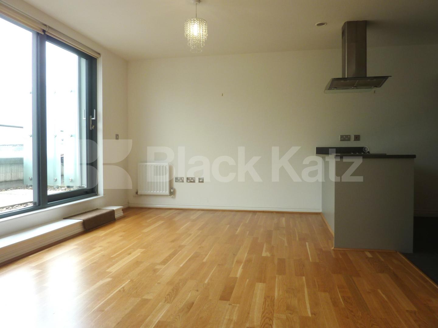 			AMAZING 2 BED 2 BATH IN THE HEART OF CAMDEN!, 2 Bedroom, 1 bath, 1 reception Flat			 Lockhouse, Oval Road, CAMDEN